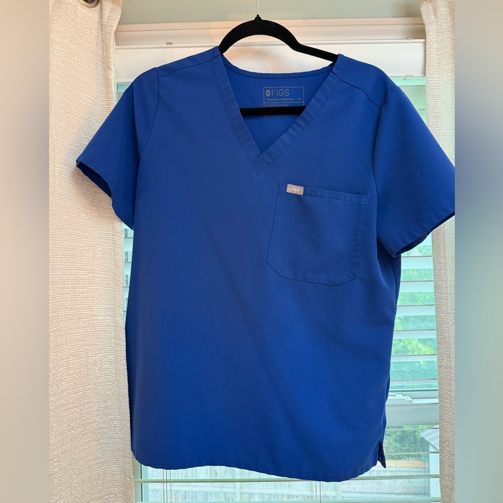 Figs Women’s Short Sleeve V-Neck Tee in Blue